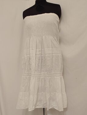 Women’s White Strapless Smocked Cotton Sundress